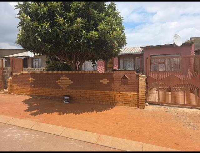 6 BEDROOM HOUSE FOR SALE IN MAOKENG